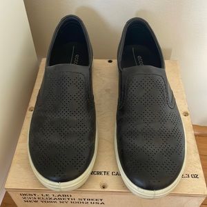 Black slip on walking sneakers